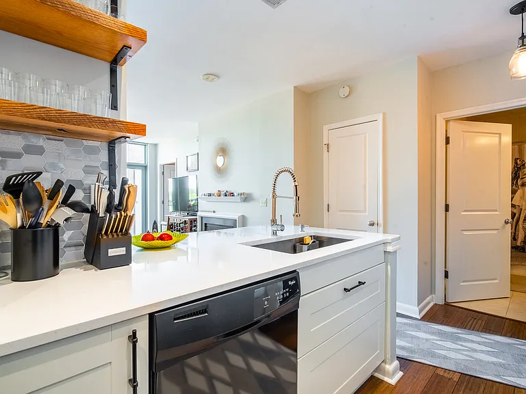 851 N Glebe Rd #2014 — Photo 8