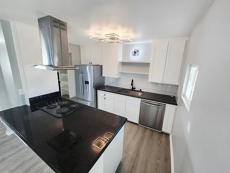 2836 Washington St — Photo 14