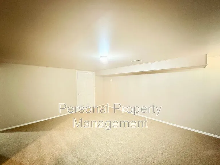 506 W 39th St — Photo 17