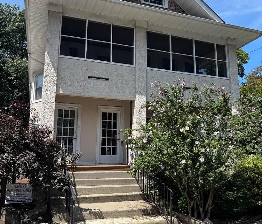 17 N Doughty Ave