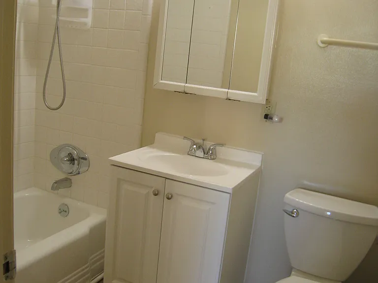 1938 Montecito Ave #4 — Photo 5