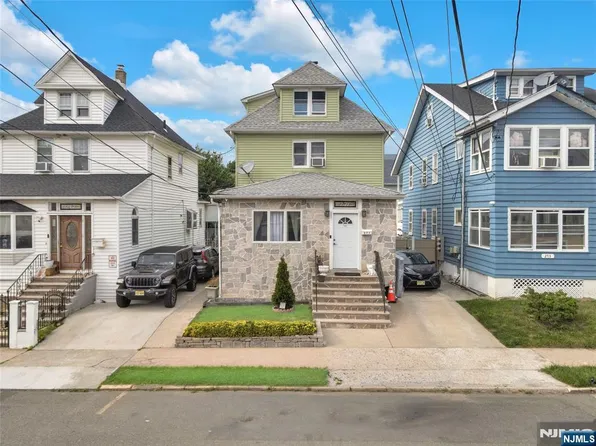 269-271 18th Ave, Paterson, NJ 07504