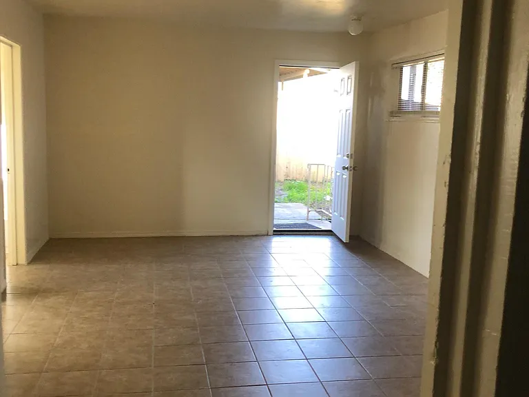 1227 Greenfield Dr — Photo 11