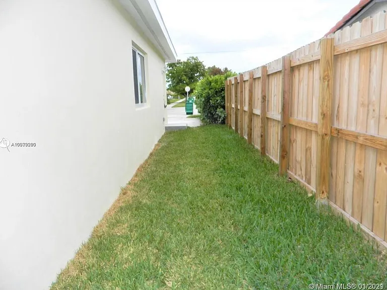 4600 SW 93rd Ct — Photo 13