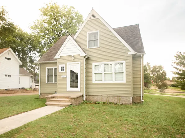 1524 W 3rd St, Dixon, IL 61021