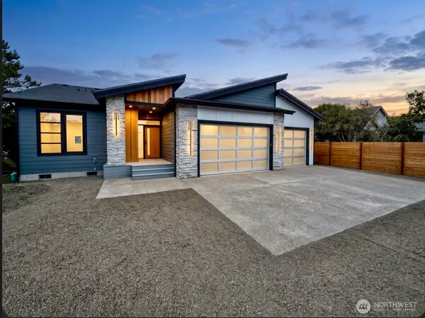 887 Texmar Avenue SW, Ocean Shores, WA 98569