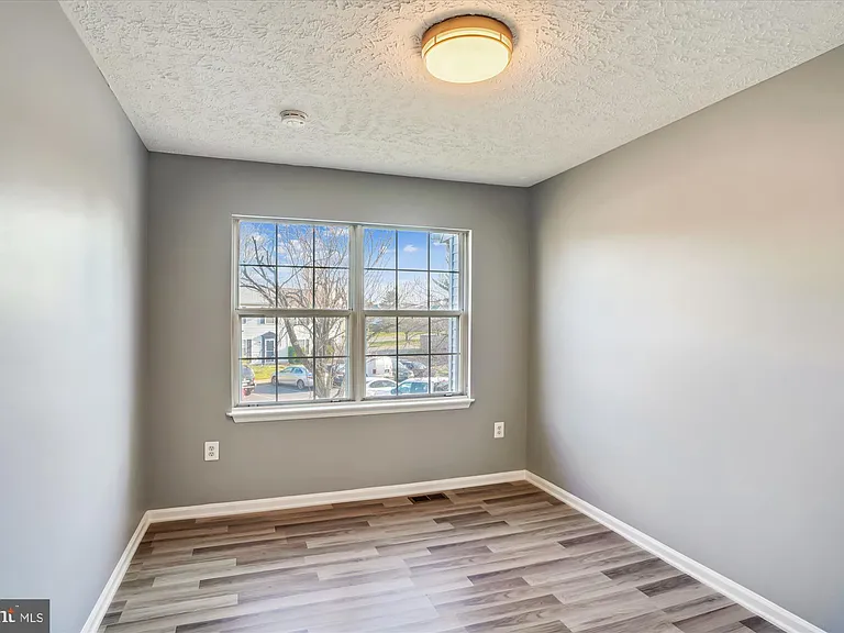 8603 Woodhue Ct — Photo 17