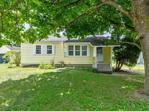 108 Iroquois Avenue, Essex Junction, VT 05452