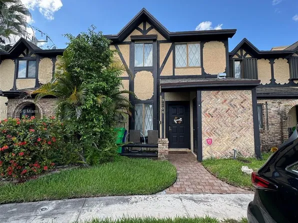 9204 NW 49th Pl, Sunrise, FL 33351