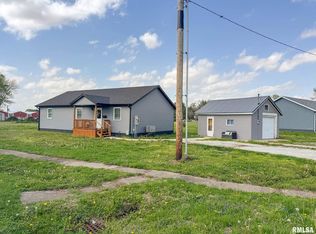 301 Mechanic St, Mount Sterling, IL 62353