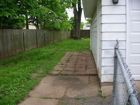 4th image of 622 Vine St