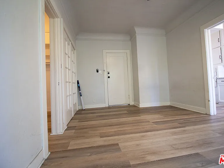 1316 N Mariposa Ave #208 — Photo 3
