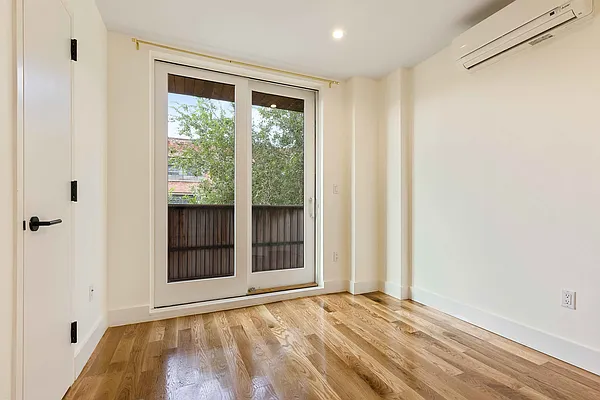 Bedroom, photo 2