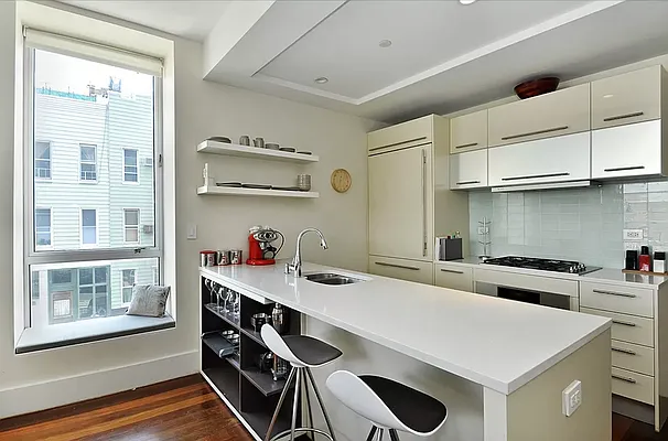 Rented by SERHANT. | media 4