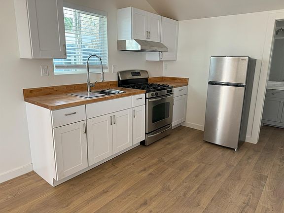 2nd image of 1718 N 26th Pl APT 5