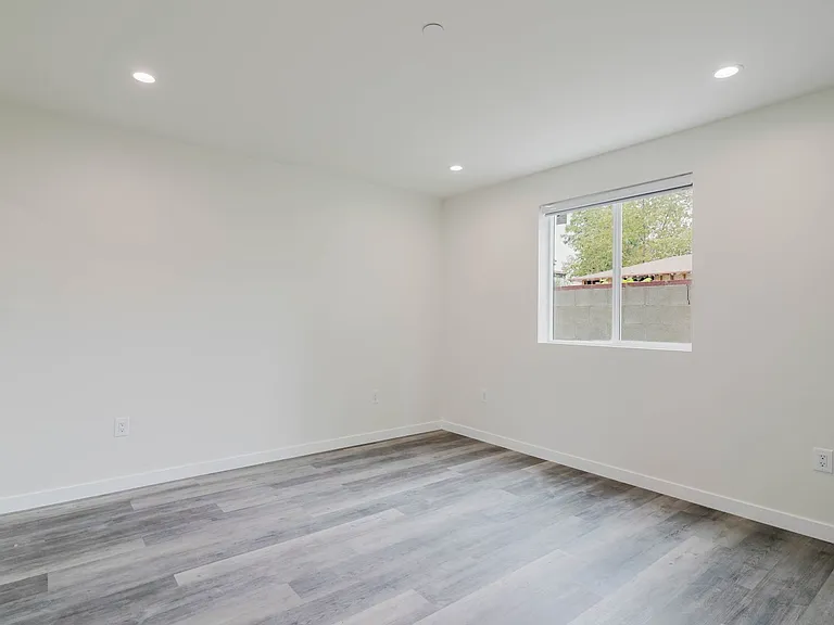 7732 Etiwanda Ave — Photo 20