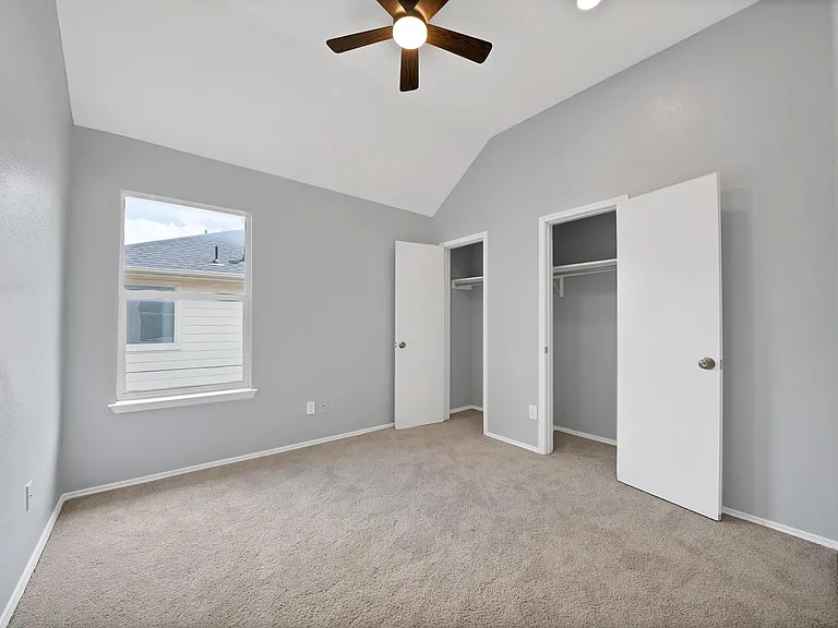 137 Heritage Dr — Photo 31