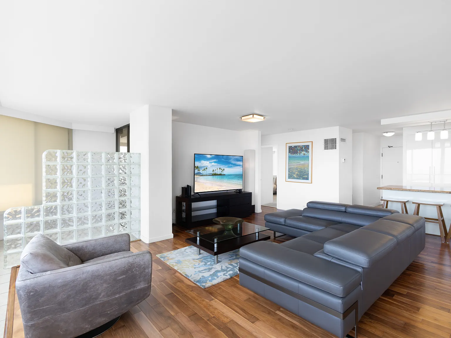 3 bed, 3000 sqft, $8,550 — Photo 4