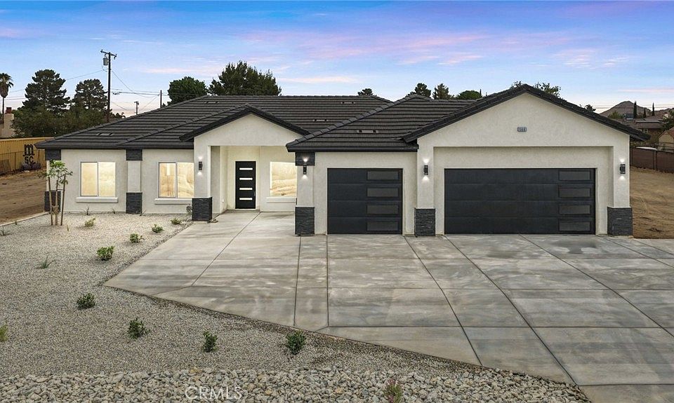1st image of 15561 Apple Valley Rd