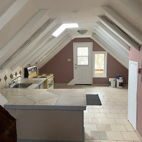 154 Thames St — Photo 5