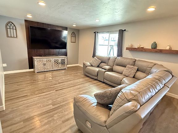 4th image of 593 W Fireside Ln