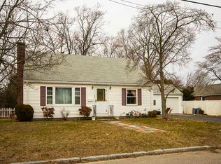 24 Winslow St, Riverside, RI 02915