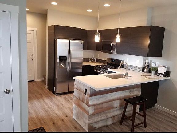 5th image of 2899 SE Brookwood Ave