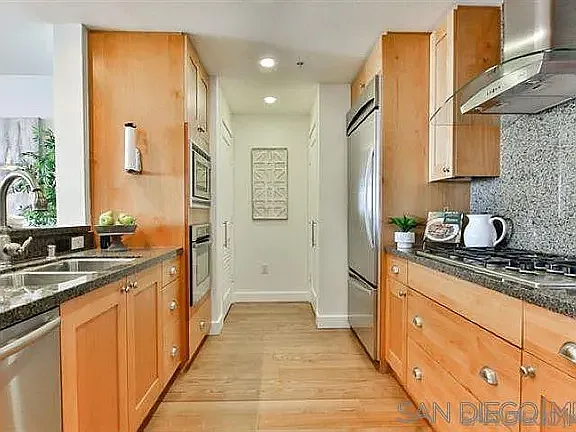 700 W East St #2702 — Photo 16