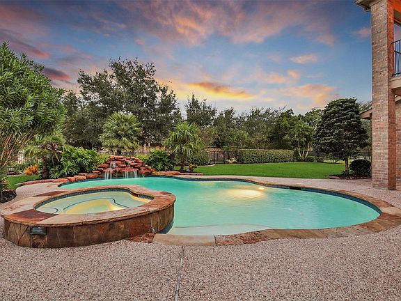4th image of 5803 Evening Oaks Ln