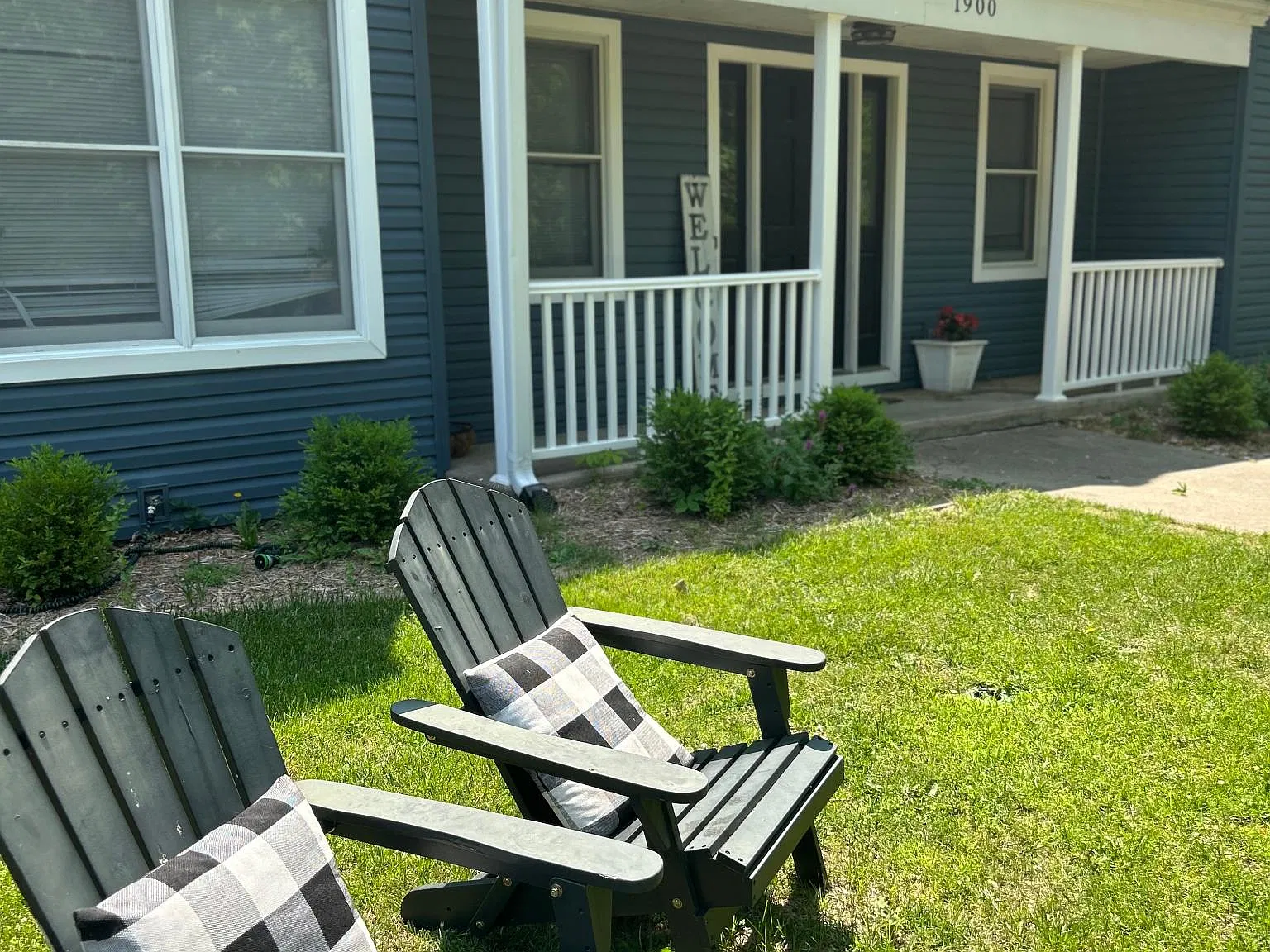 3 bed, 2.5 bath, 1881 sqft, $2,300 — Photo 2