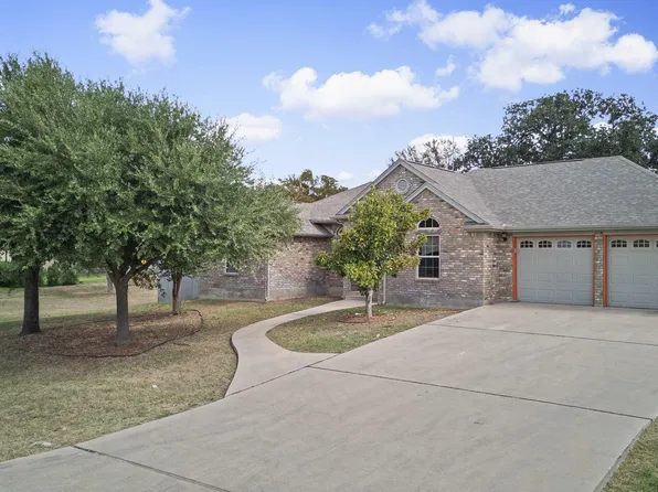 150 Chesterfield Dr, Kingsland, TX 78639