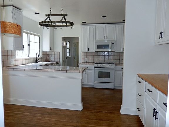 Updated eat-in kitchen