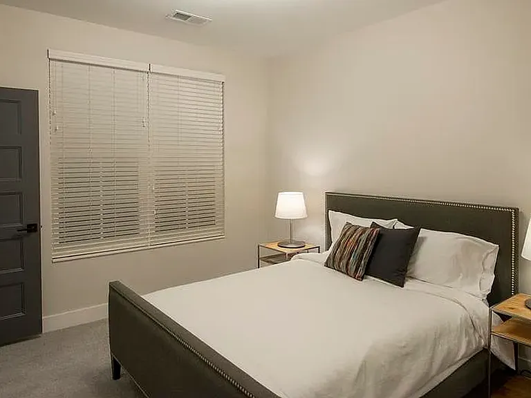 Beautiful luxury apartments available close to downtown! — Photo 45