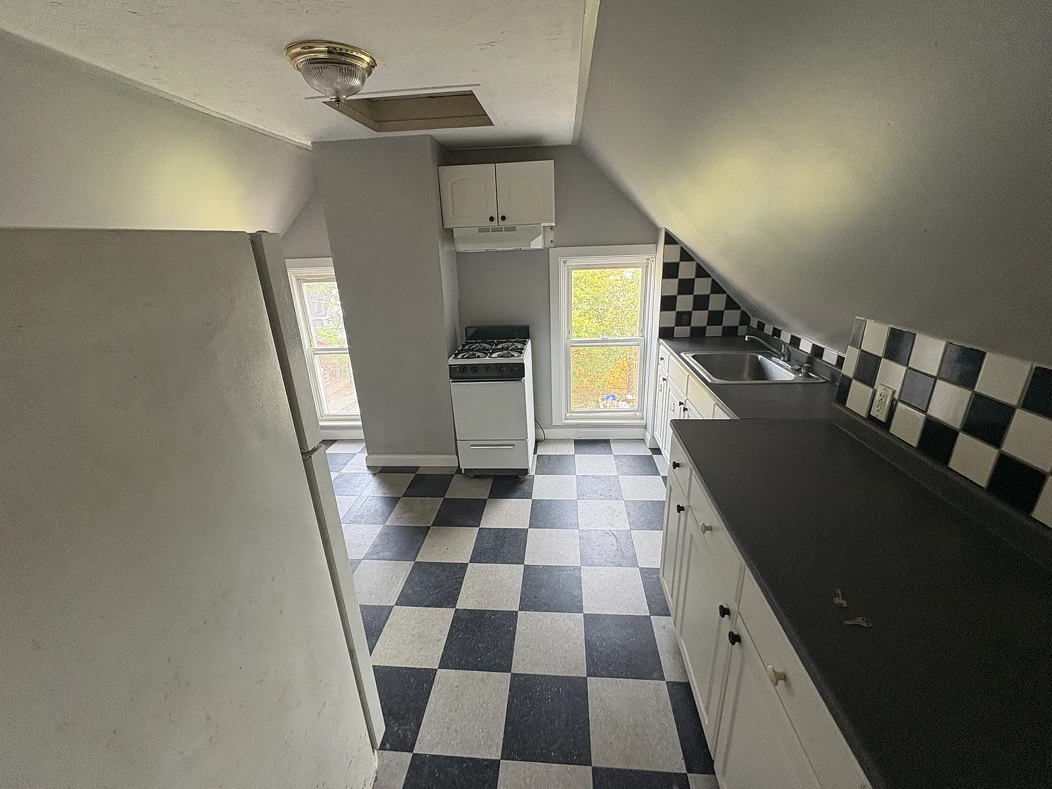 2 bed, 730 sqft, $2,200 — Photo 4