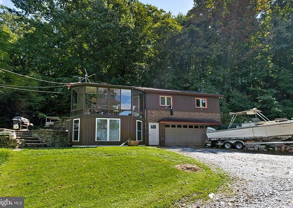 1st image of 390 Wind Ave