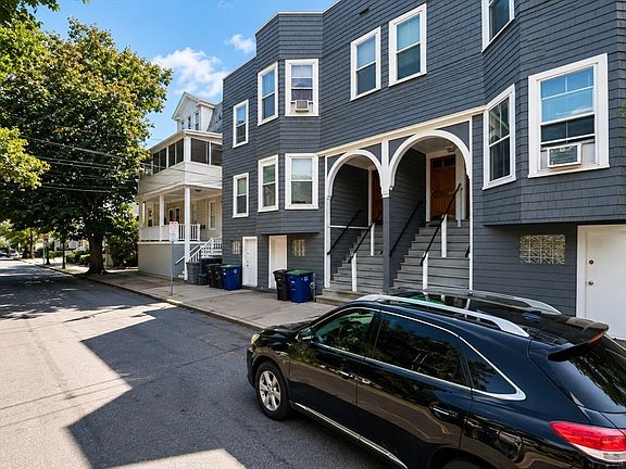 3rd image of 80 Heath St