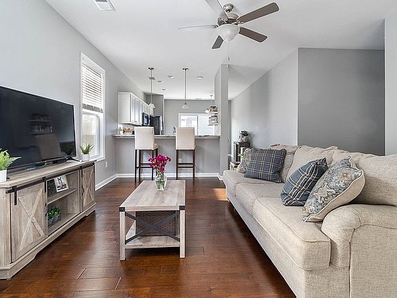 3rd image of 813 Halford Pl