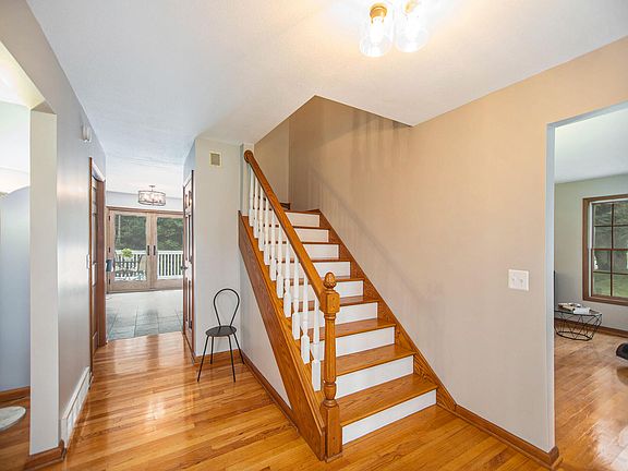3rd image of 13376 Greenleaf Ln