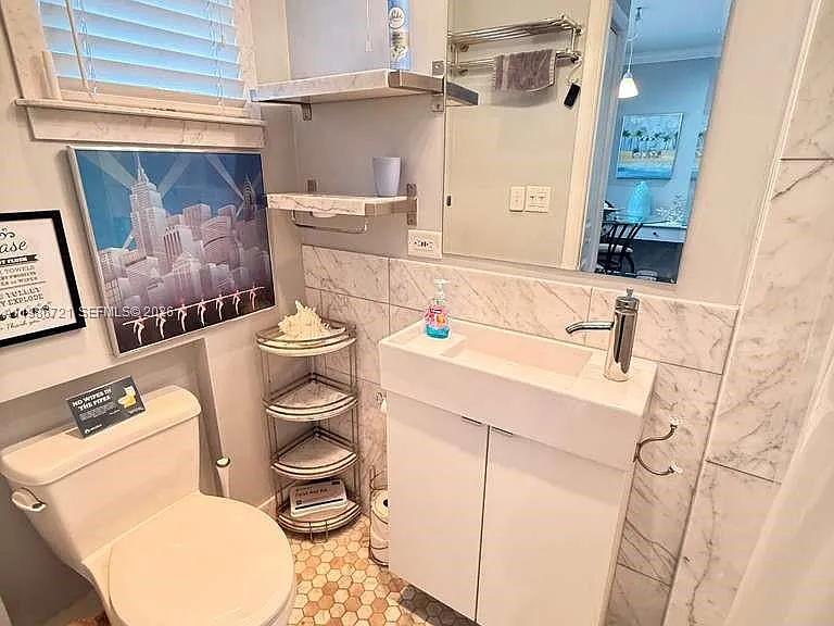 57 NE 24th St #COTTAGE — Photo 7