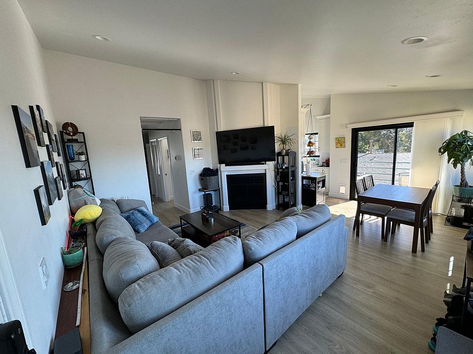 1st image of 1522 Diamond St #B