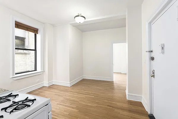 Rented by Cooper & Cooper Real Estate | media 18