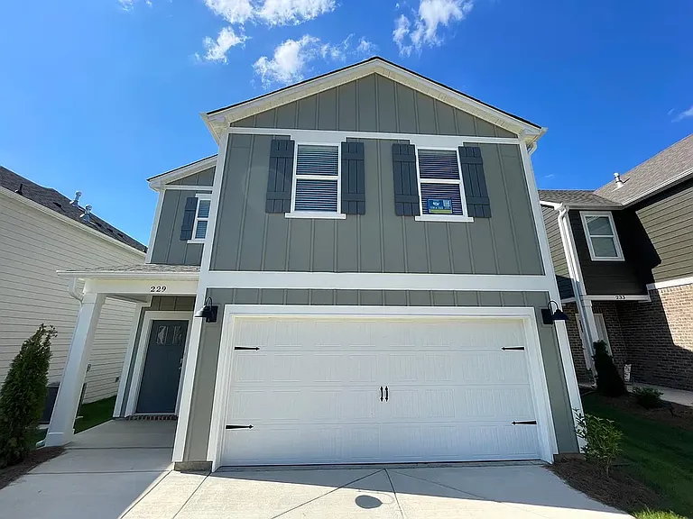 229 Chelsea Park Cir — Photo 1