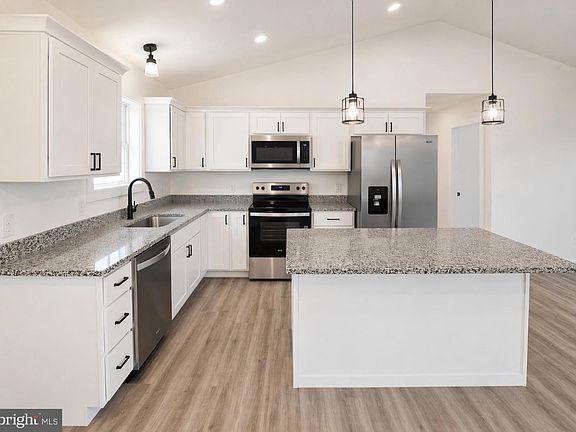 5th image of 300 E 11th Ave