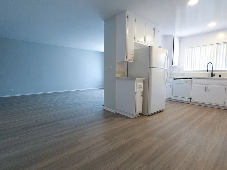 18400 Prairie Street — Photo 31