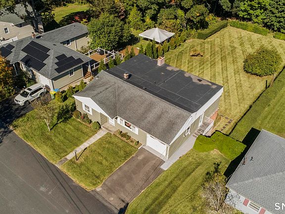 3rd image of 60 Venice Avenue