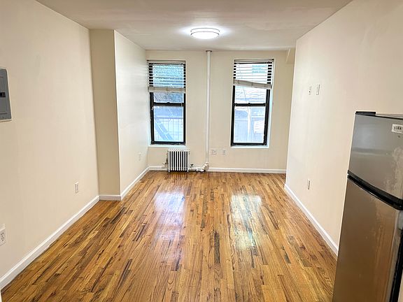 4th image of 320 E 6th St #4F