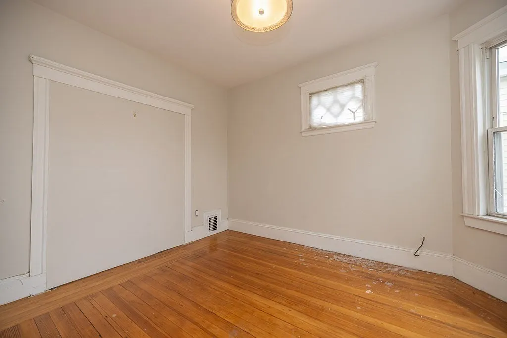 4 bed, 1.5 bath, 1200 sqft, $5,250 — Photo 3