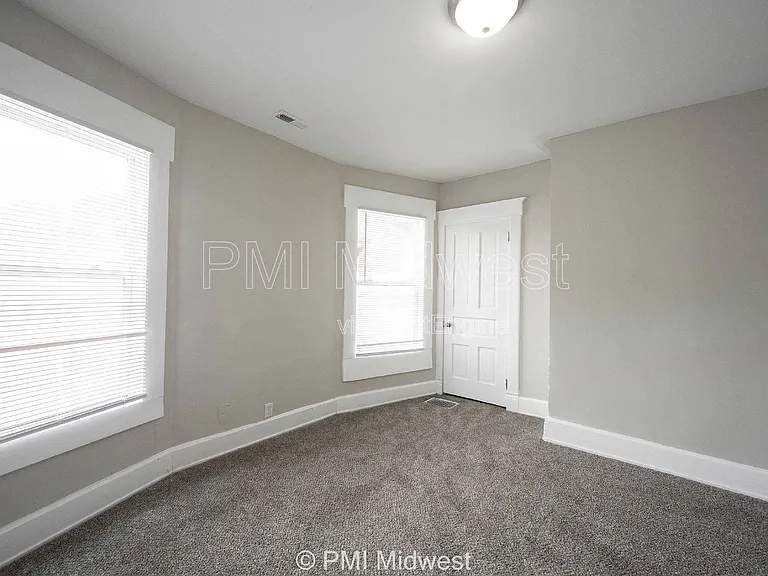 538 W 29th St #B — Photo 11