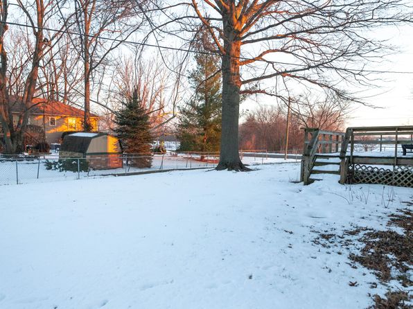 1118 S Red Wing Dr, Marshall, MO 65340