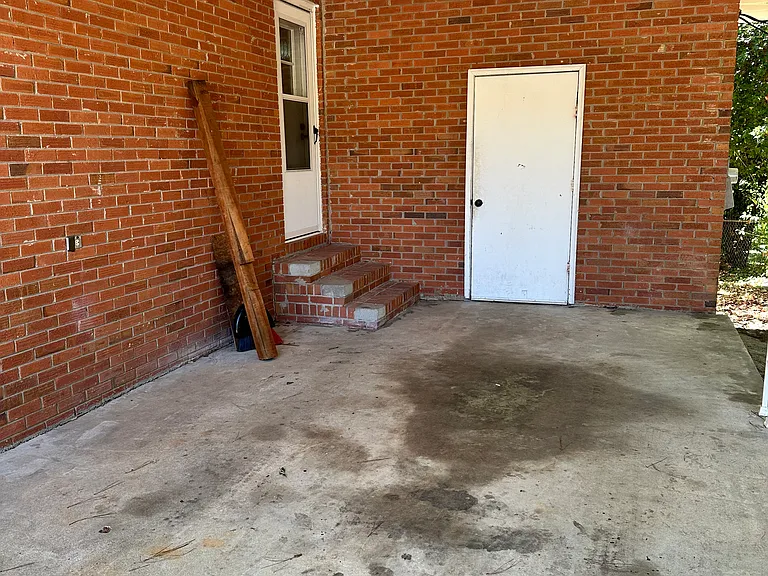 2407 Valleybrook Rd — Photo 2